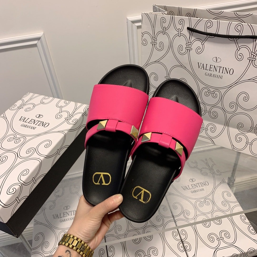 Va1e*ntin0 Rockstud Pink Slide Sandals