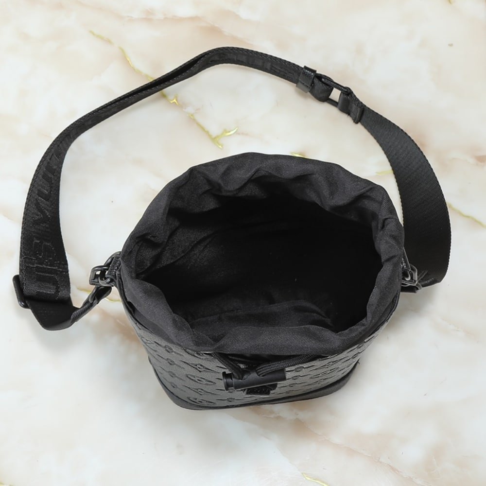 L0vis Vvtt0n Noe Crossbody Bag Black 21Cm M82248