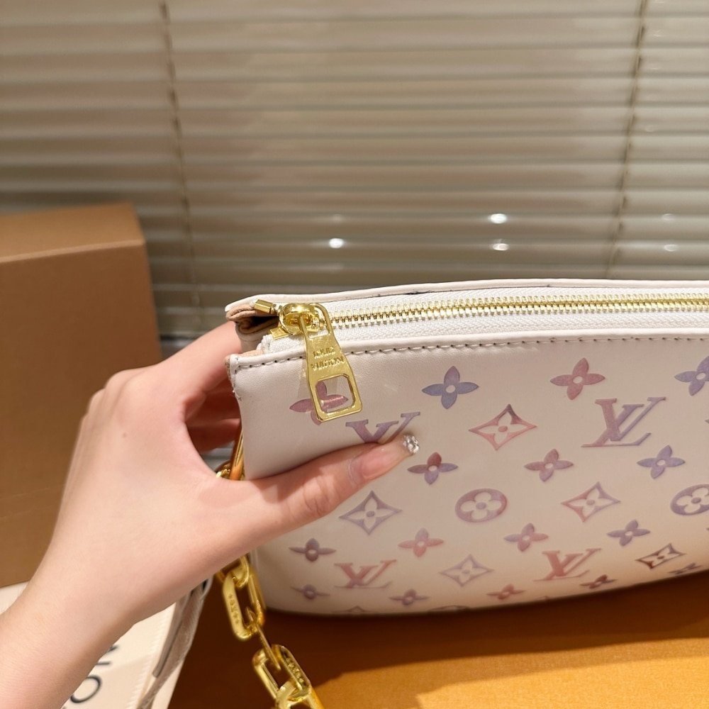 L0vis Vvtt0n Coussin PM Dream Cream 28Cm M25507