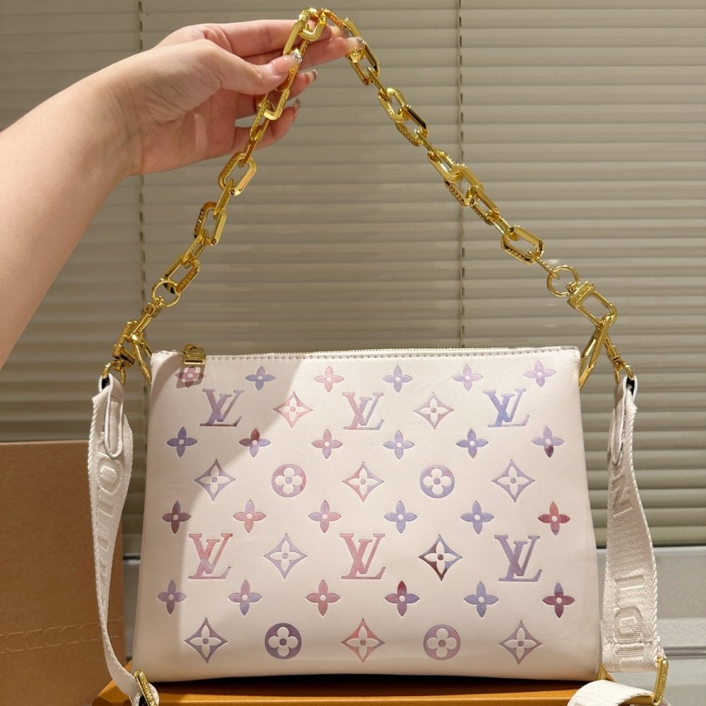 L0vis Vvtt0n Coussin PM Dream Cream 28Cm M25507