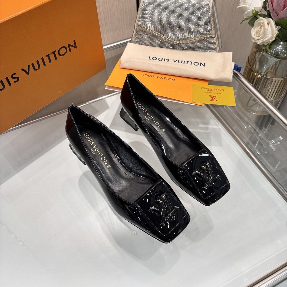 L0vis Vvtt0n Shake Pump Black