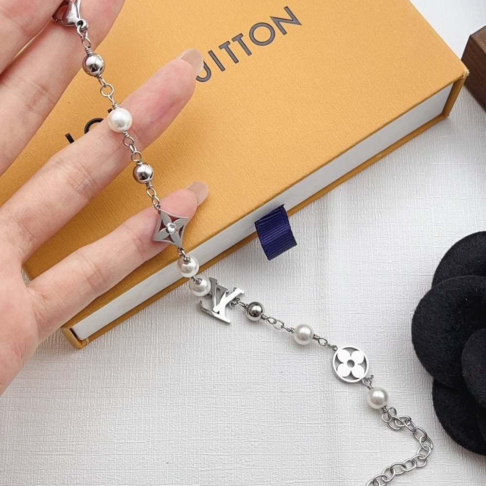 L0vis Vvtt0n Lv Pearls Bracelet Silver M1384A