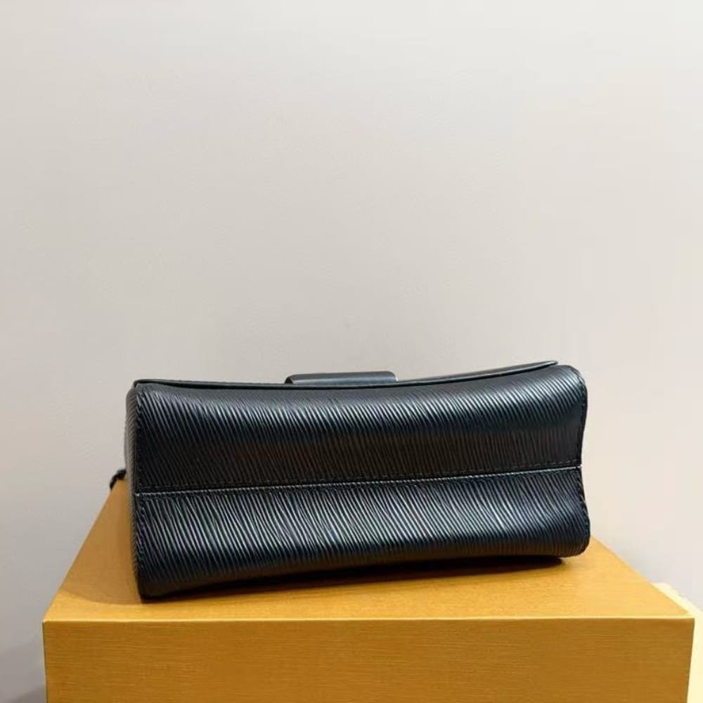 L0vis Vvtt0n Twist MM Bag All Black 23Cm M25325