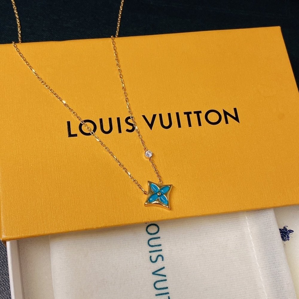 L0vis Vvtt0n Color Blossom Bb Star Pendant Necklace Yellow Gold Q03276