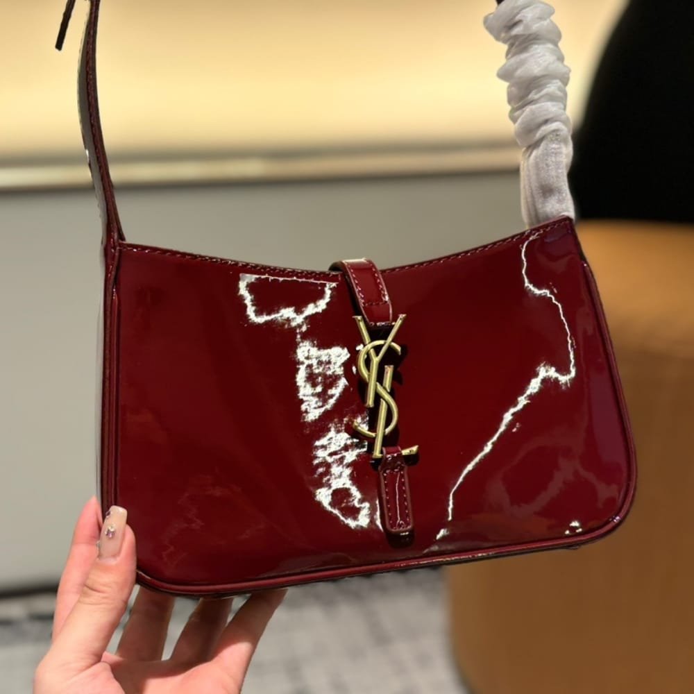 Sa1nt Lau*nt Le 5 A 7 Patent Hobo Bag In Shiny Leather Wine Red 25Cm