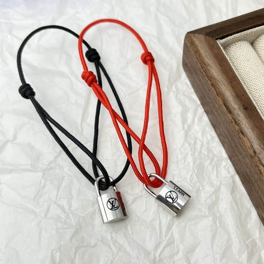 L0vis Vvtt0n Silver Lockit Bracelet Red Qa5078