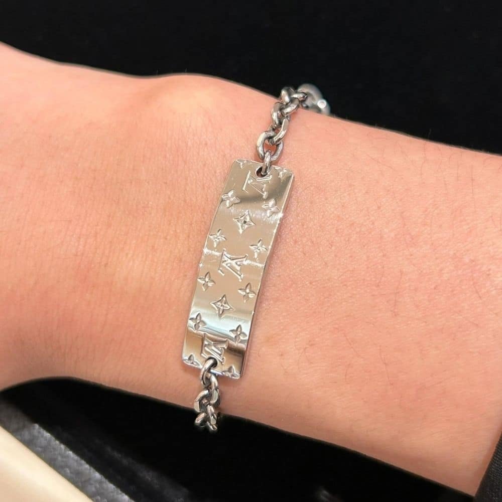 L0vis Vvtt0n Monogram Bold Bracelet Silver M00681