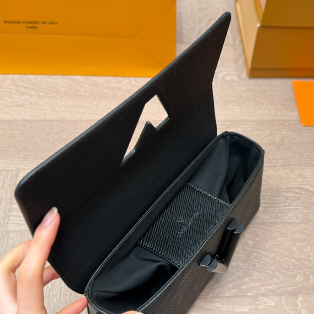 L0vis Vvtt0n Twist West Bag Black 23Cm M25336