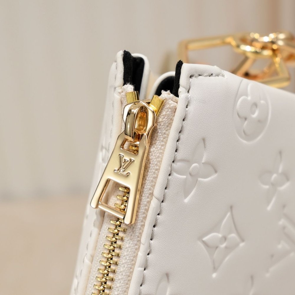 L0vis Vvtt0n Coussin PM Cream 26Cm M57793