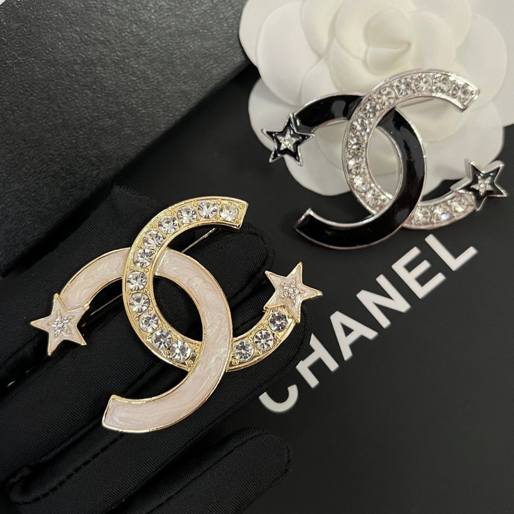 Ch**el Cc Brooch Gold With Two Small Stars
