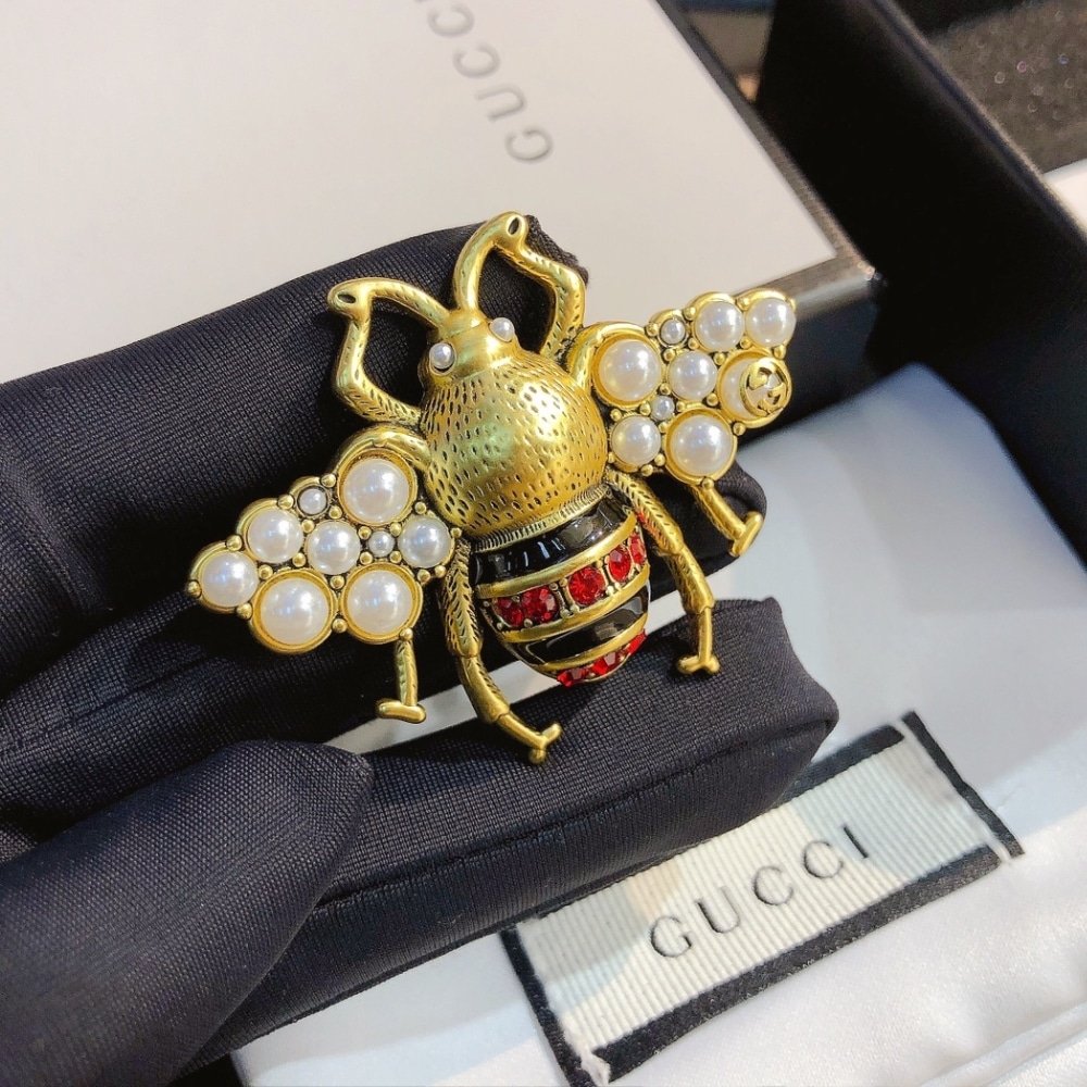 Gvc*1 Gg Black And Red Bee Brooch Gold With Pearl