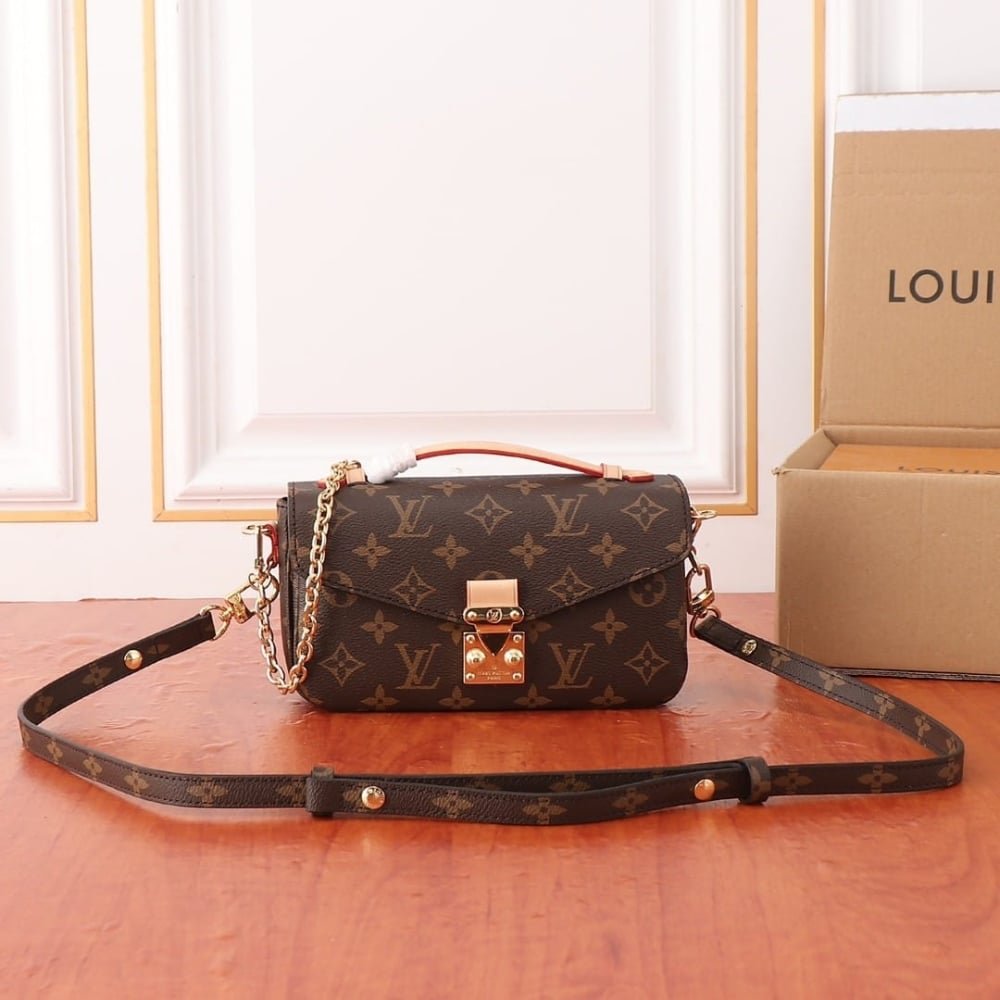 L0vis Vvtt0n Pochette Métis East West Monogram Canvas Brown 21Cm M46279