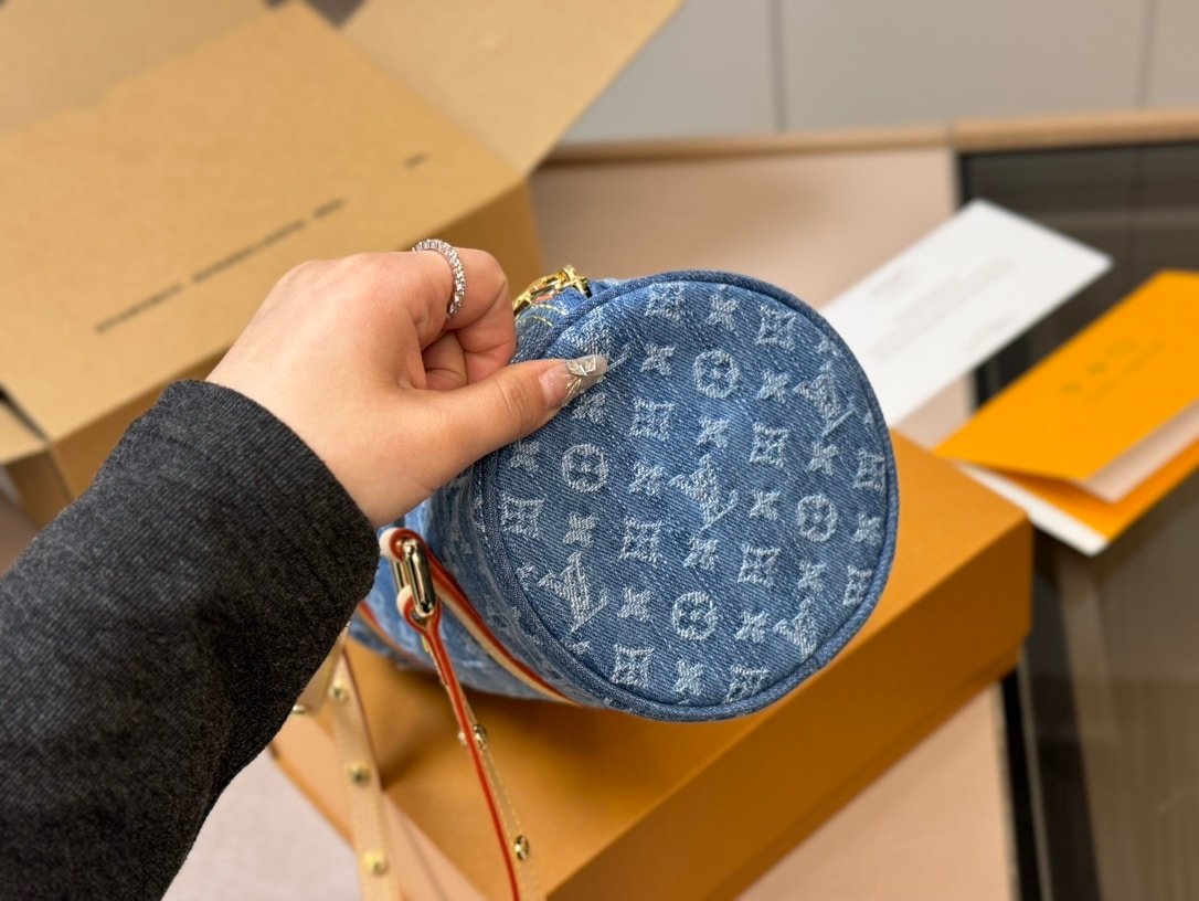 L0vis Vvtt0n Hills Pochette Denim Blue 27Cm M82949