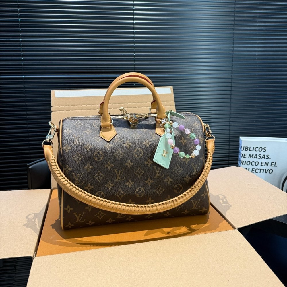 L0vis Vvtt0n Speedy Soft 30 Lucky Monogram 30Cm M15107