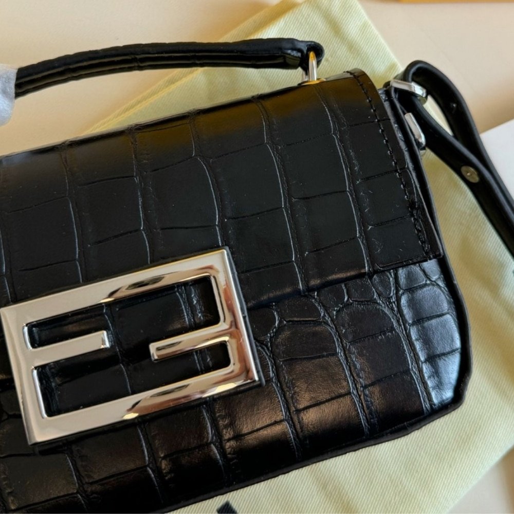 F**di Baguette With Ff Clasp Black 18Cm 8Br600Anwrf1Cfj