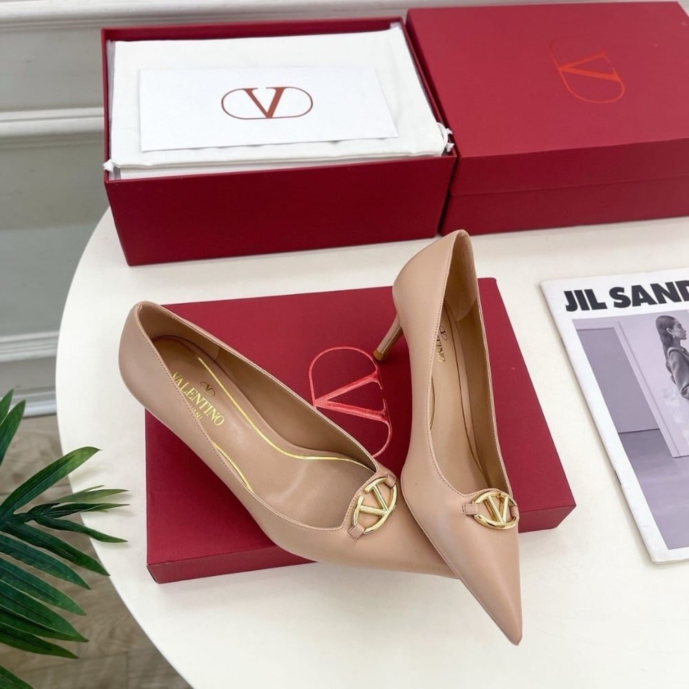 Va1e*ntin0 Garavani Vlogo Bold Pumps Beige