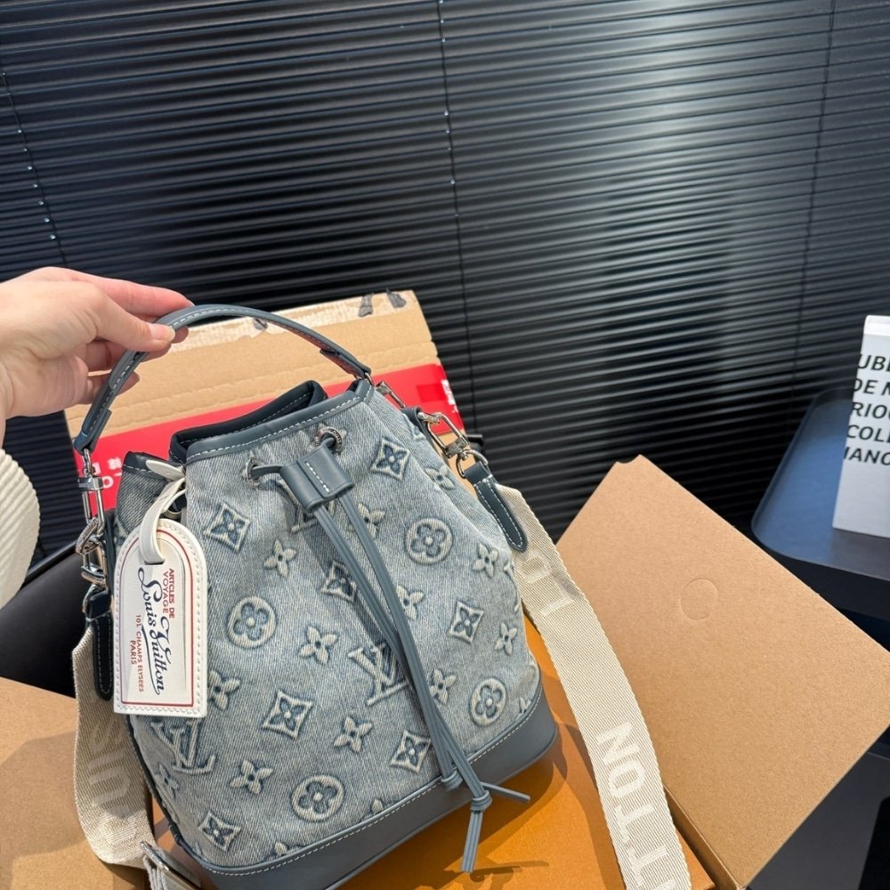 L0vis Vvtt0n Noe Bag Monogram Denim Blue 25Cm