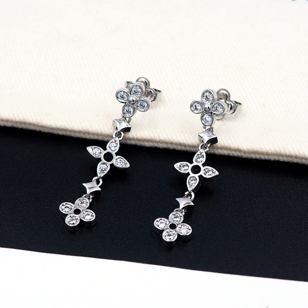 L0vis Vvtt0n Dentelle One Row Earrings Q96850