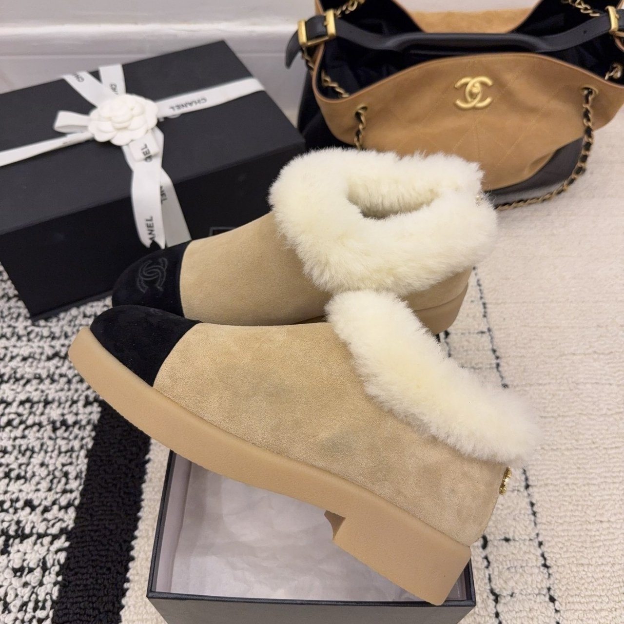Ch**el Short Boots Shearling Beige And Black