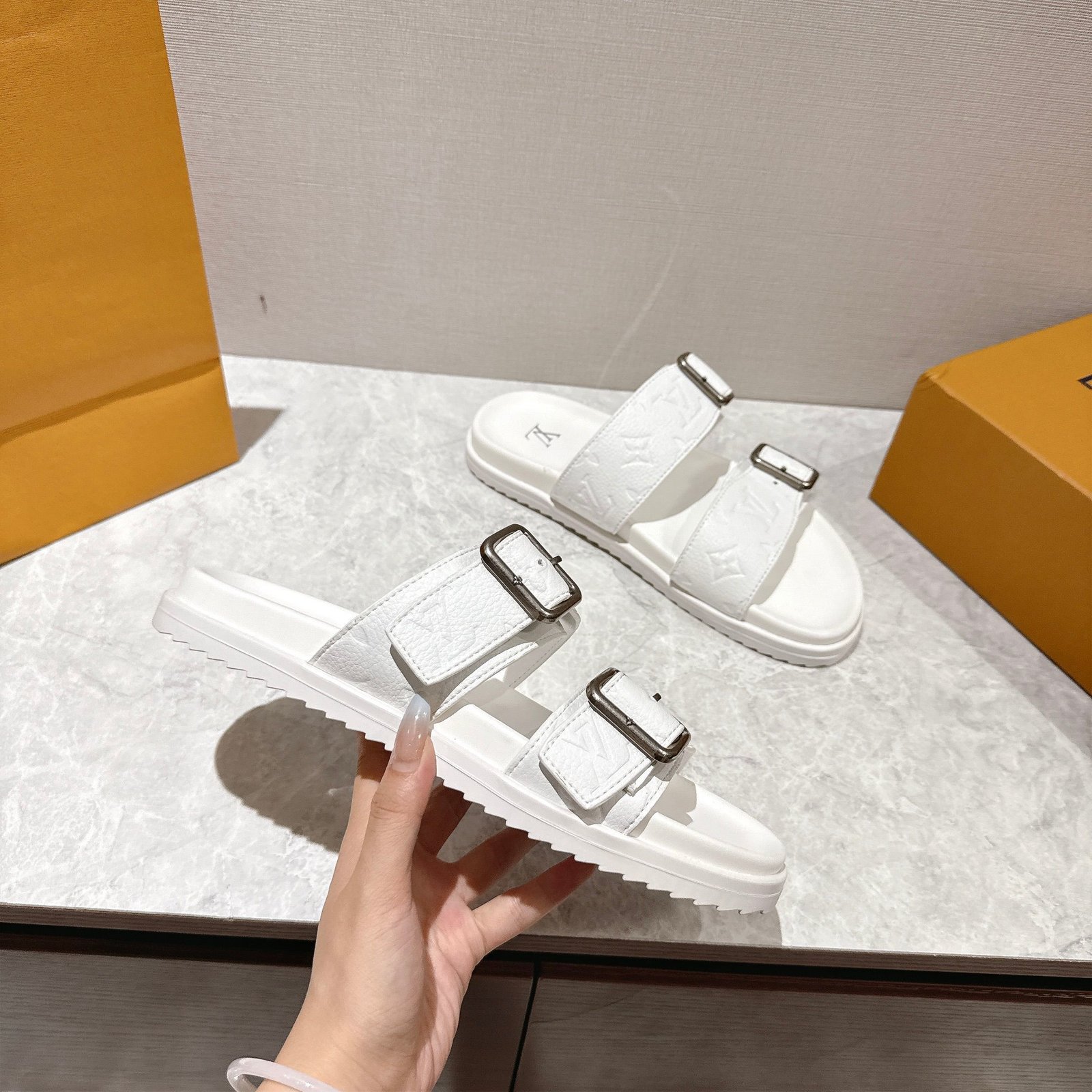 L0vis Vvtt0n LV Venice Mule White 1AHSIX