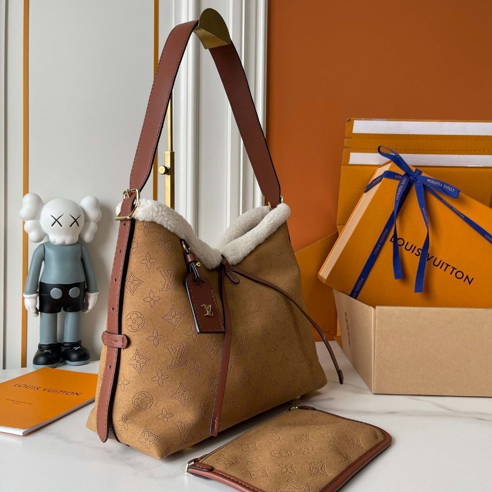 L0vis Vvtt0n Carryall PM Mahina 29Cm M11843