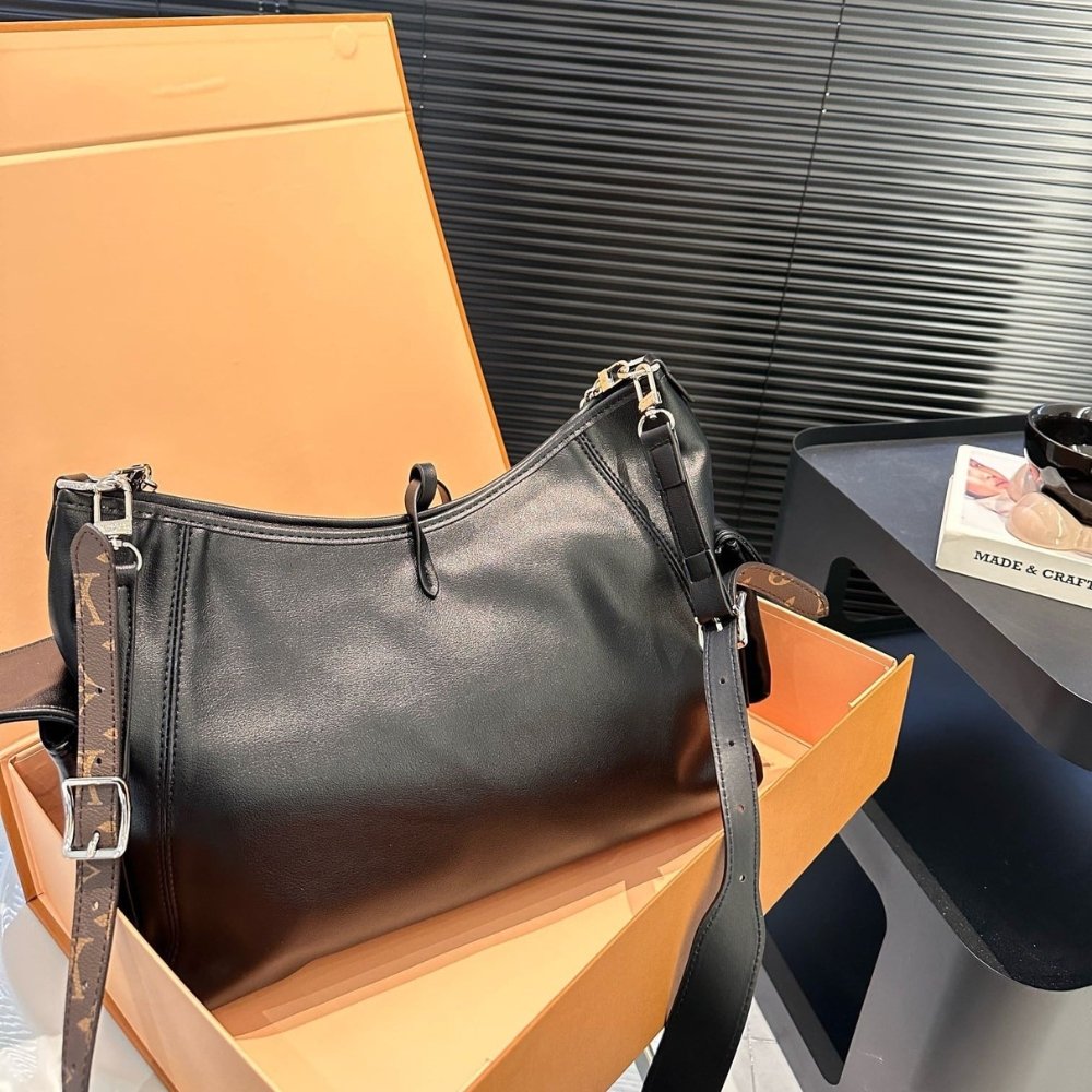 L0vis Vvtt0n Carryall Cargo Vibe PM Bag Black 34Cm M24861