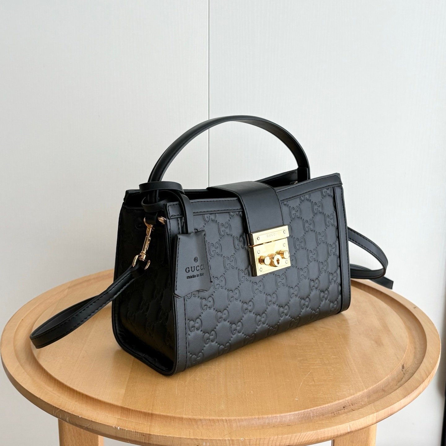Gvc*1 Padlock Medium Top Handle Bag Black 25Cm 838992 Aafdv 1000