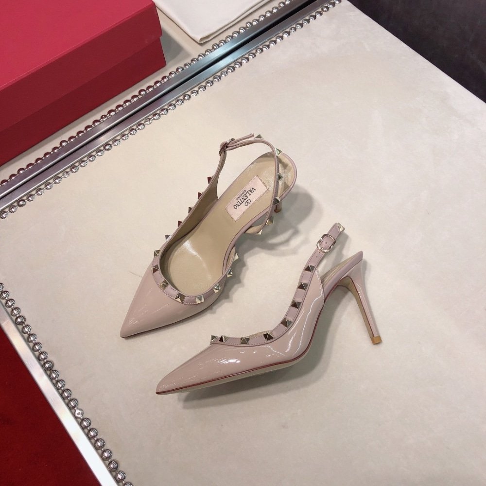 Va1e*ntin0 Garavani Rockstud Patent Leather Strap Pump Beige