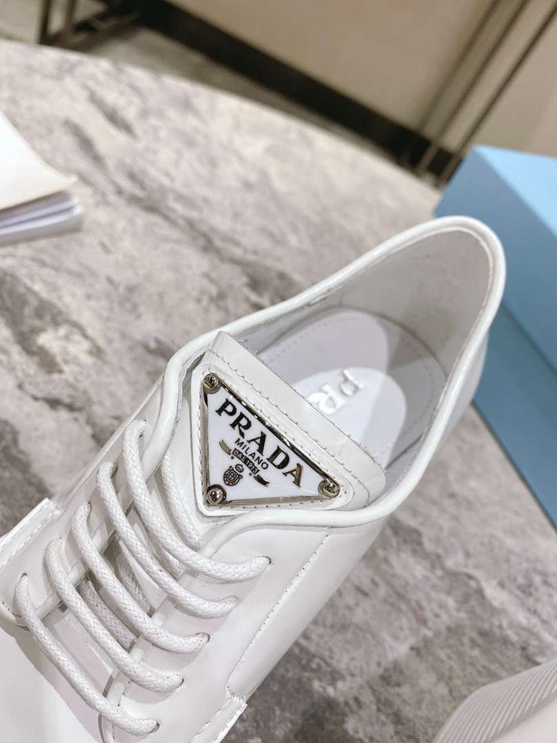 Pra*a Heeled Brushed Leather Lace-Ups White