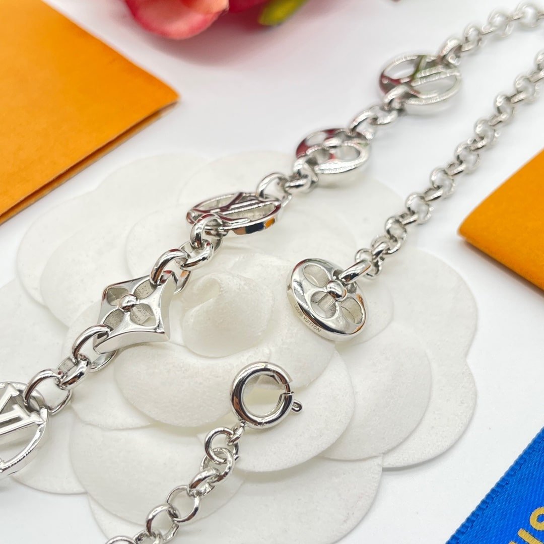 L0vis Vvtt0n Silver Necklace