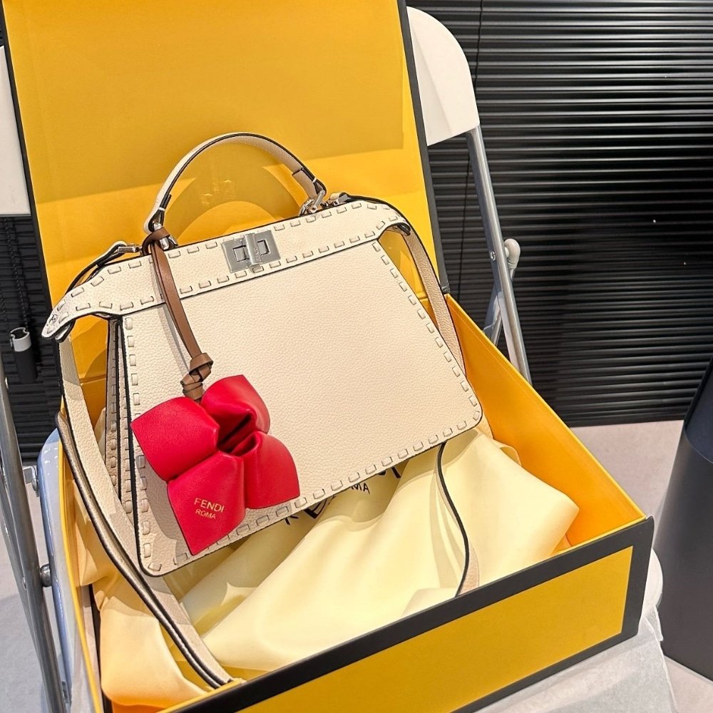 F**di Peekaboo Iseeu Petite Selleria Bag Beige 27Cm 8Bn335Arbbf0Mu3