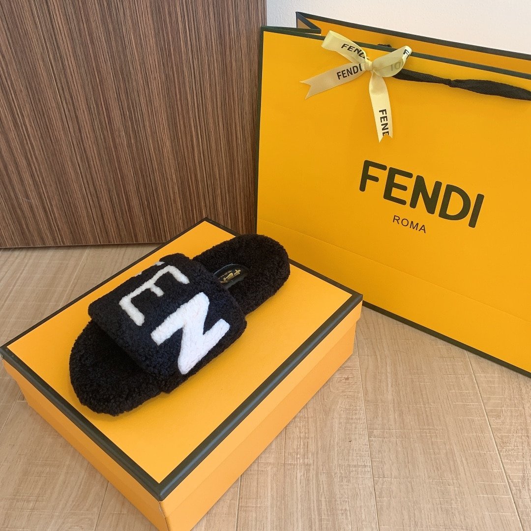 F**di Fleece Slippers Black