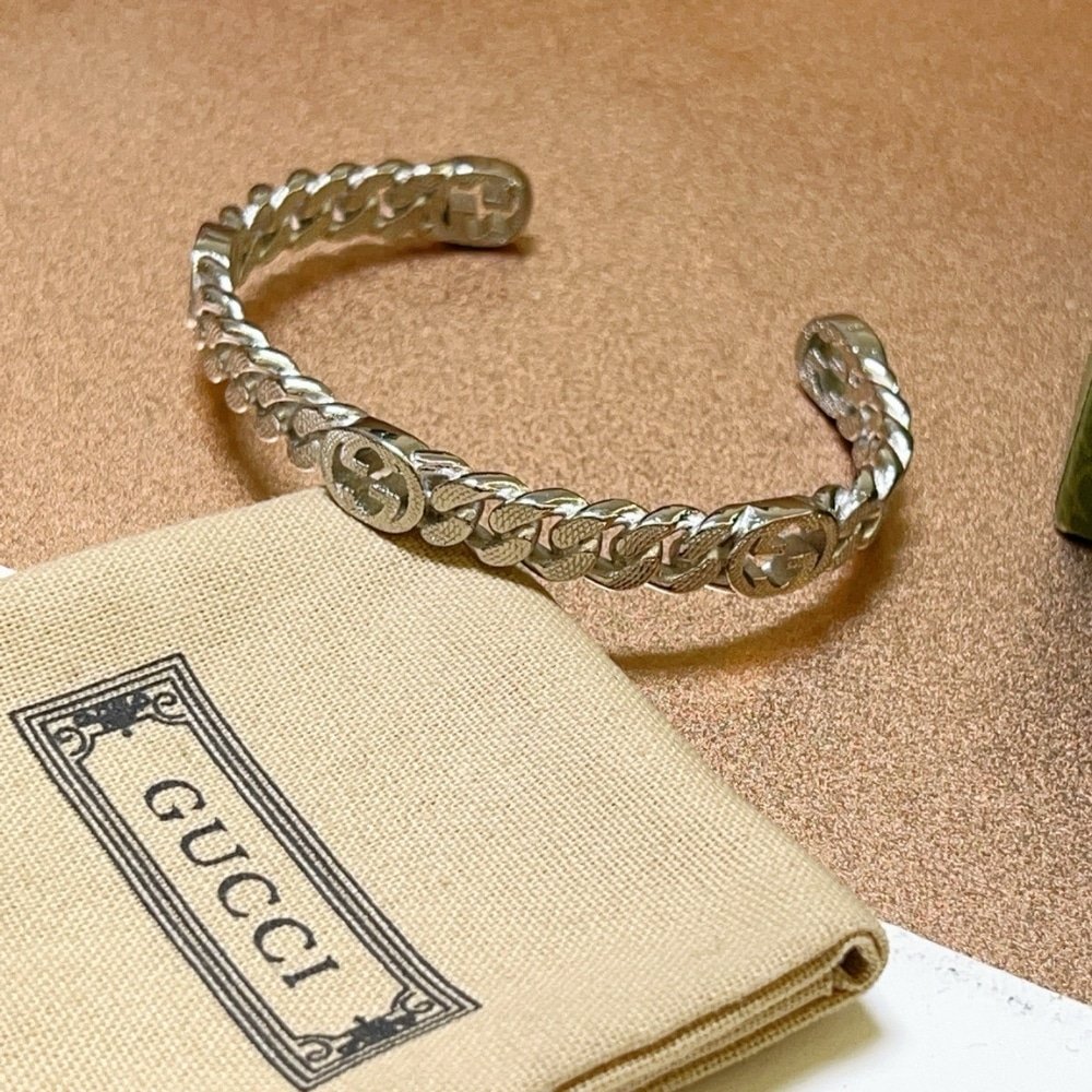 Gvc*1 Silver Interlocking G Cuff Bracelet