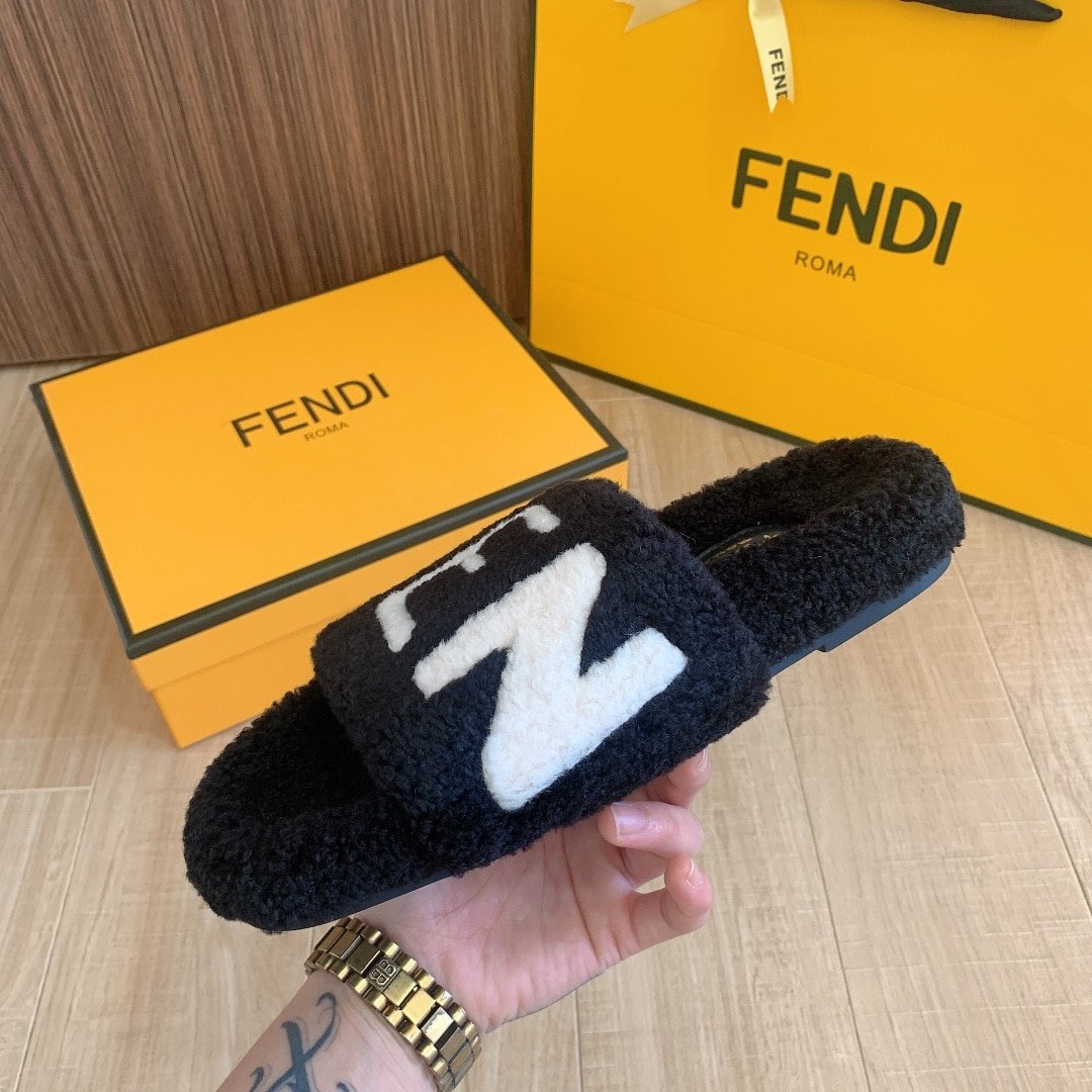 F**di Fleece Slippers Black
