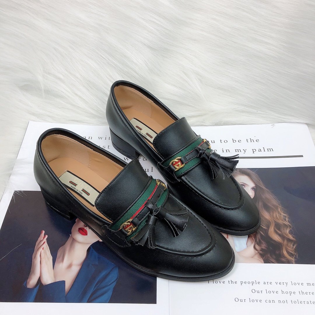 Gvc*1 Unisex Leather Interlocking G Black