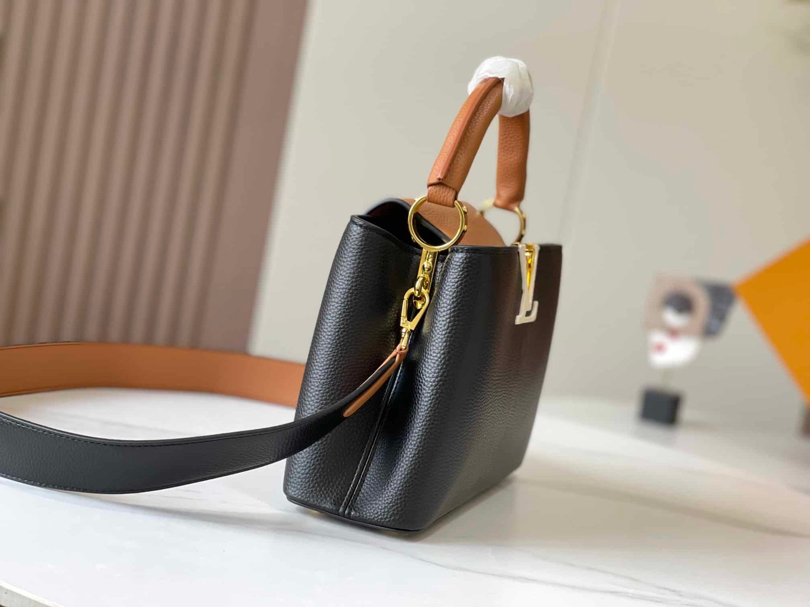 L0vis Vvtt0n Capucines Bb Black Arizona 27Cm M59466