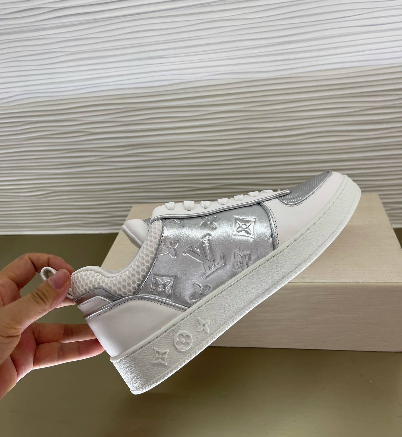 L0vis Vvtt0n Boombox Sneaker Sliver 1A969F
