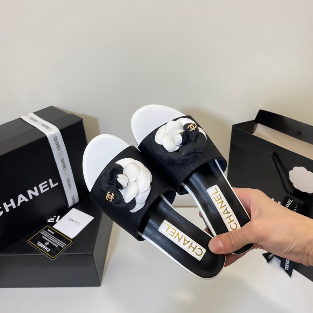 Ch**el Camellia Slides Black White