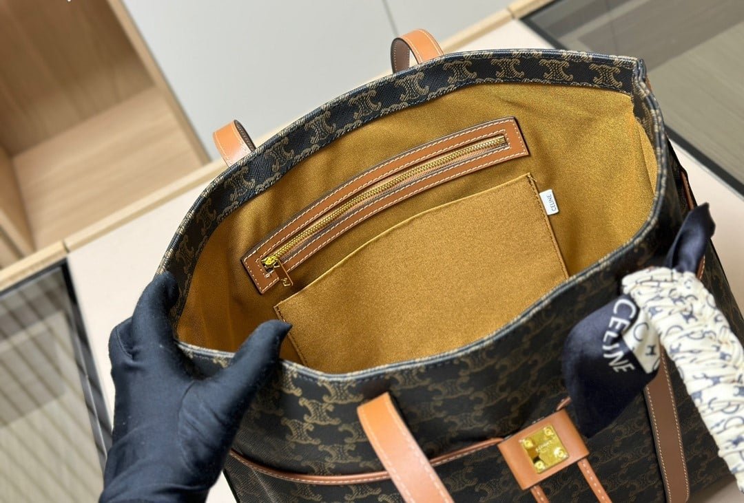 Ce1i*e Cabas Drawstring In Triomphe Canvas And Calfskin Black 36Cm 113722Bzj 04Lu