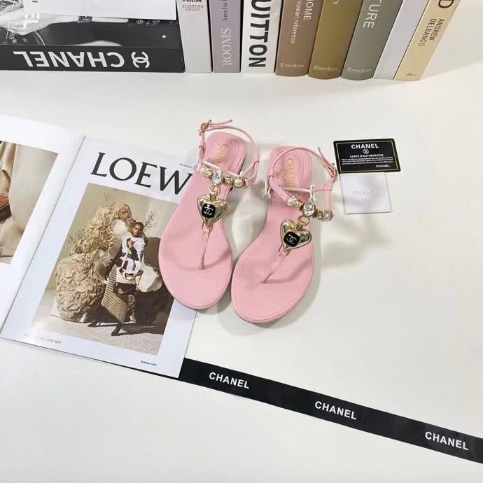 Ch**el Shiny Pearl Crystal Cc Heart Thong Sandals Light Pink