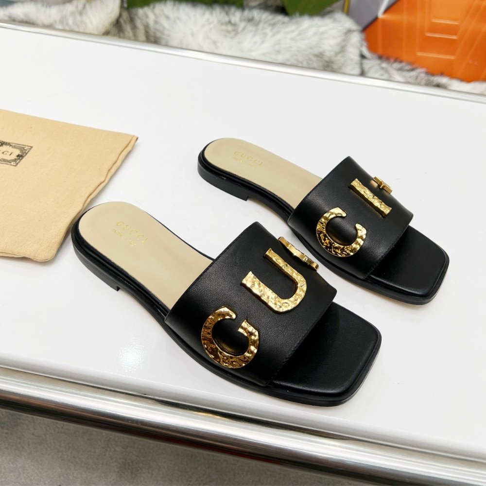 Gvc*1 Women’s Logo Embellished Slide Sandals Black