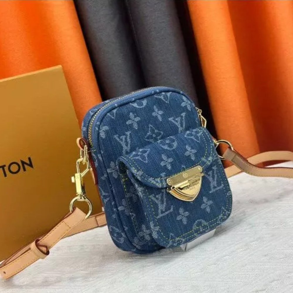 L0vis Vvtt0n Fairfax Pochette Bag Denim Blue 17Cm M82948
