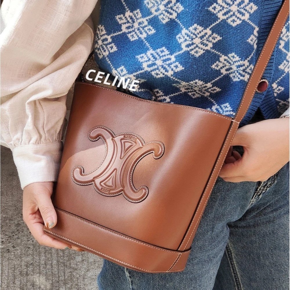 Ce1i*e Small Bucket Cuir Triomphe In Smooth Tan 17Cm 113783Du3 04Lu