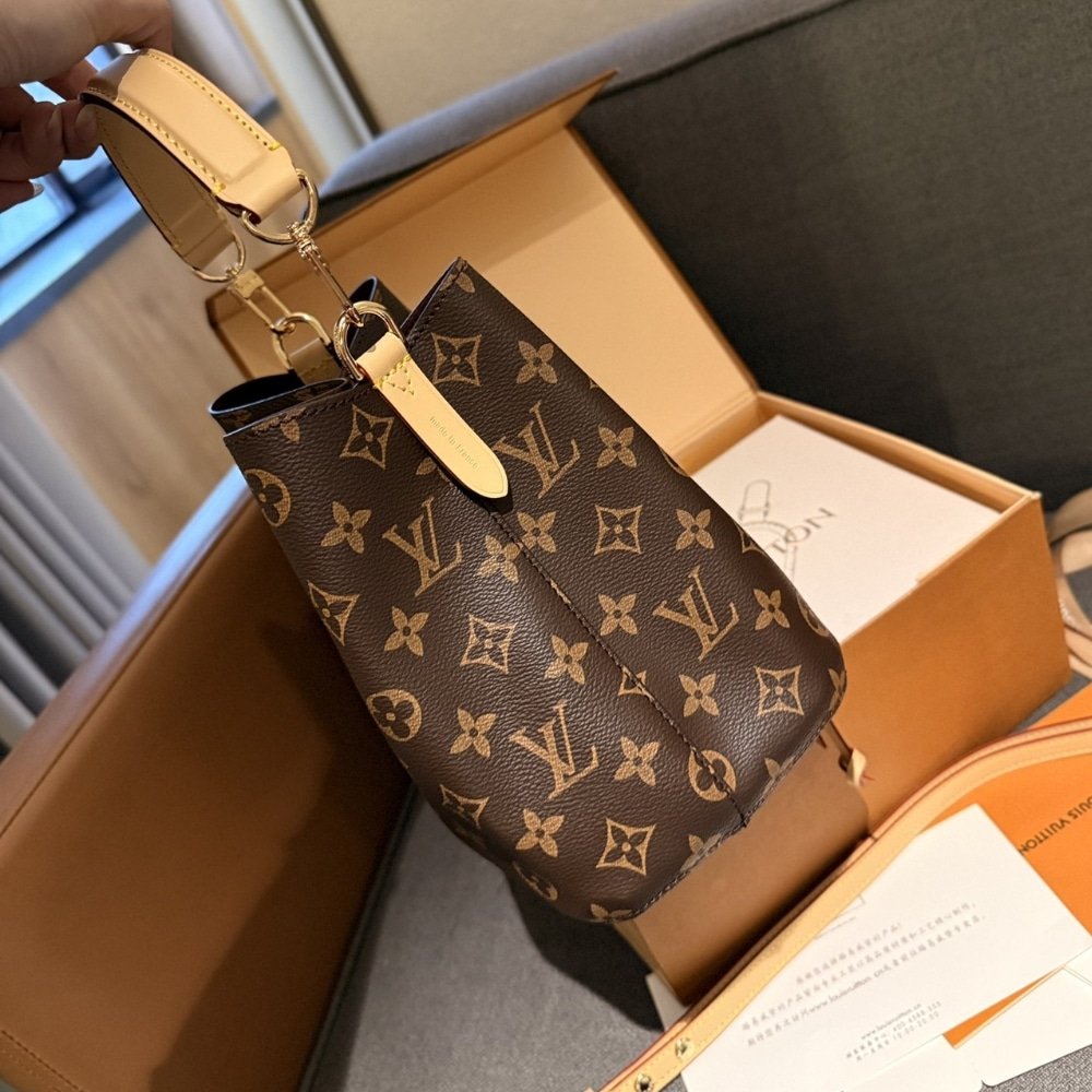 L0vis Vvtt0n Néonoé BB Bag Monogram Brown 20Cm M46581