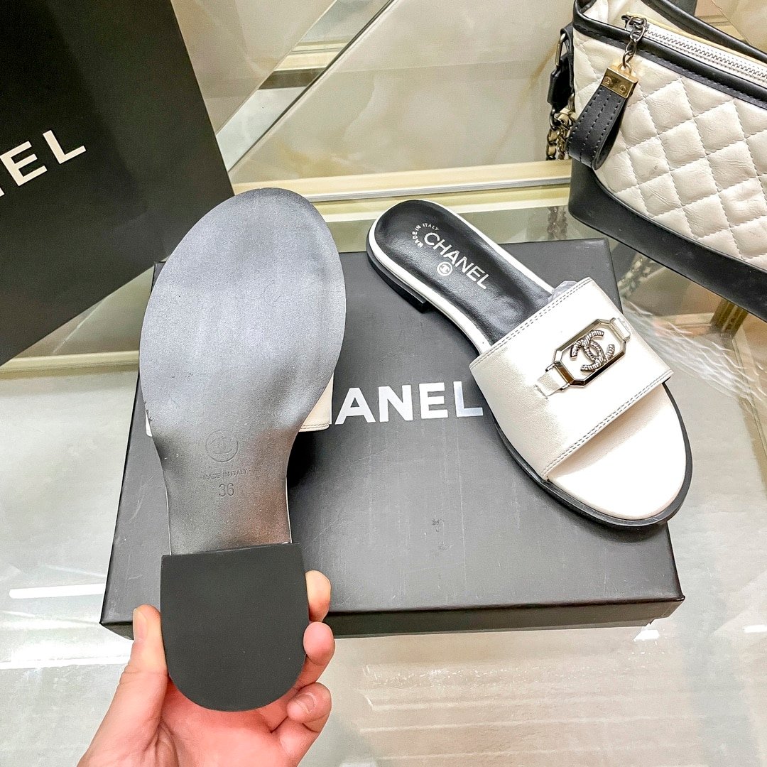 Ch**el Slippers With Cc Silver Hardware White