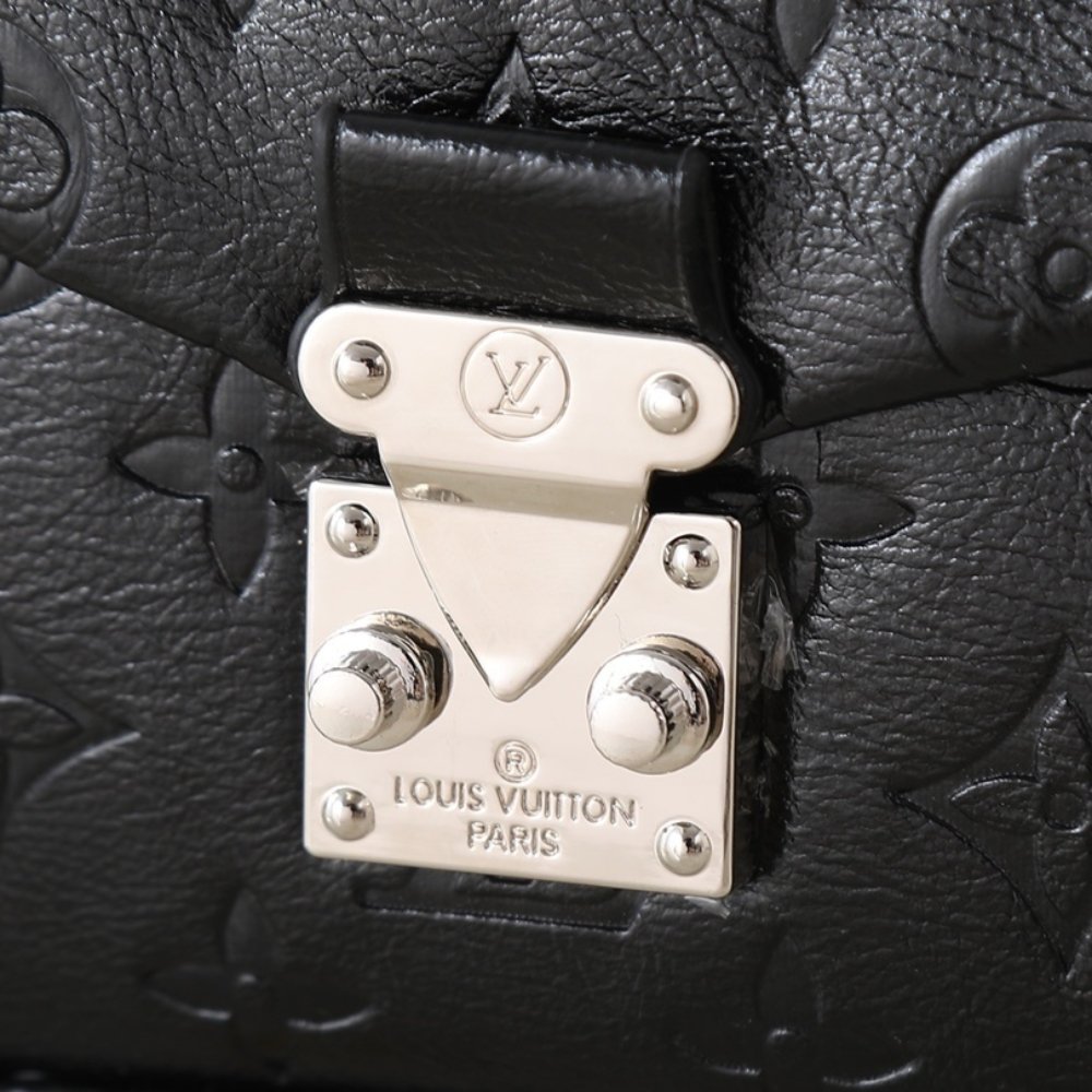 L0vis Vvtt0n Trunkie Black 27Cm M28137