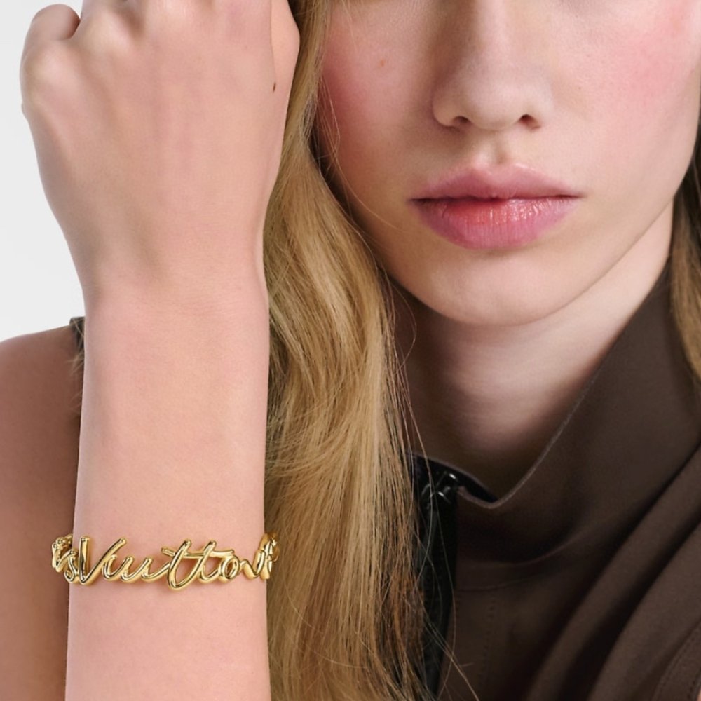 L0vis Vvtt0n Lv Script Bracelet Gold M1812S