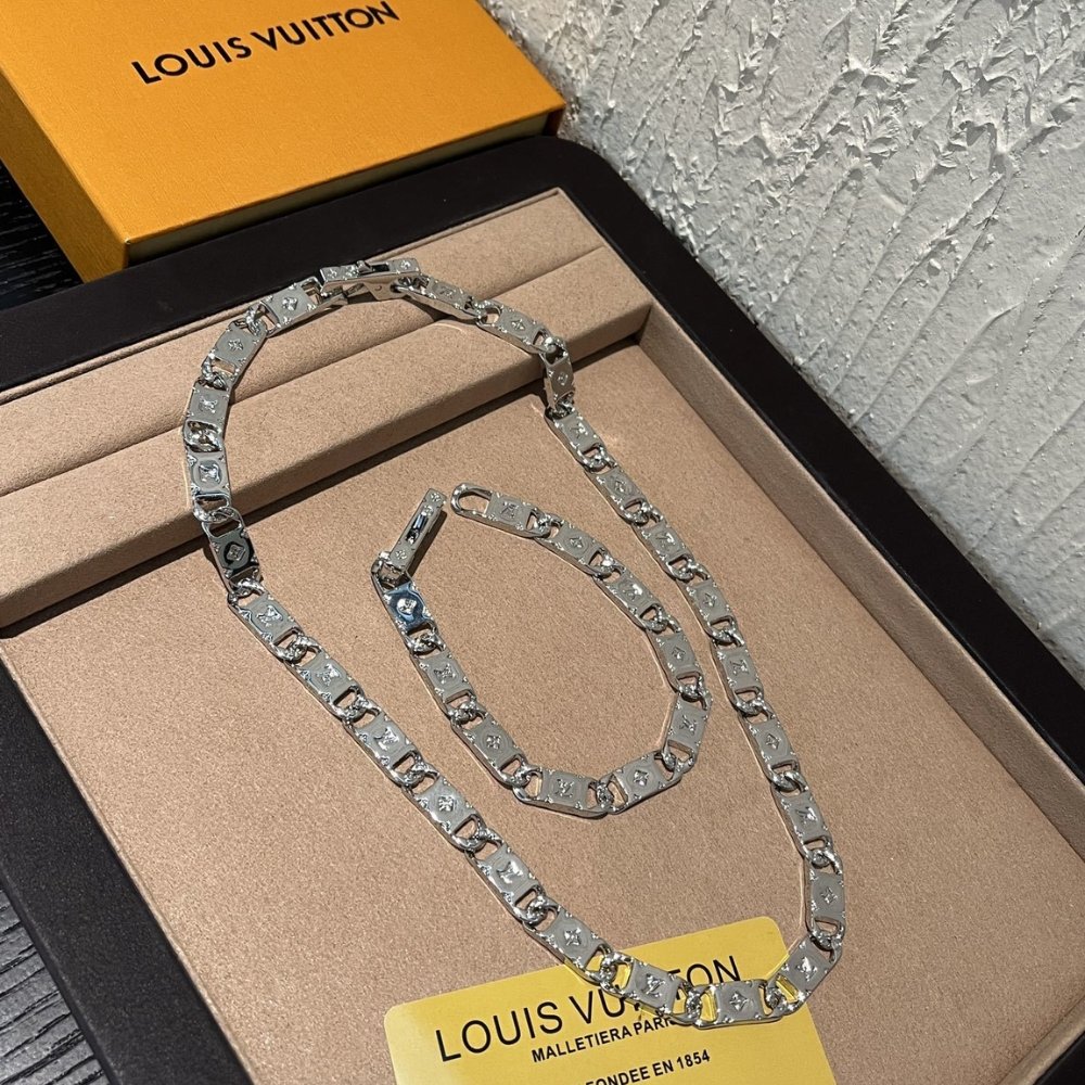 L0vis Vvtt0n Monogram Tied Up Necklace Silver M00919