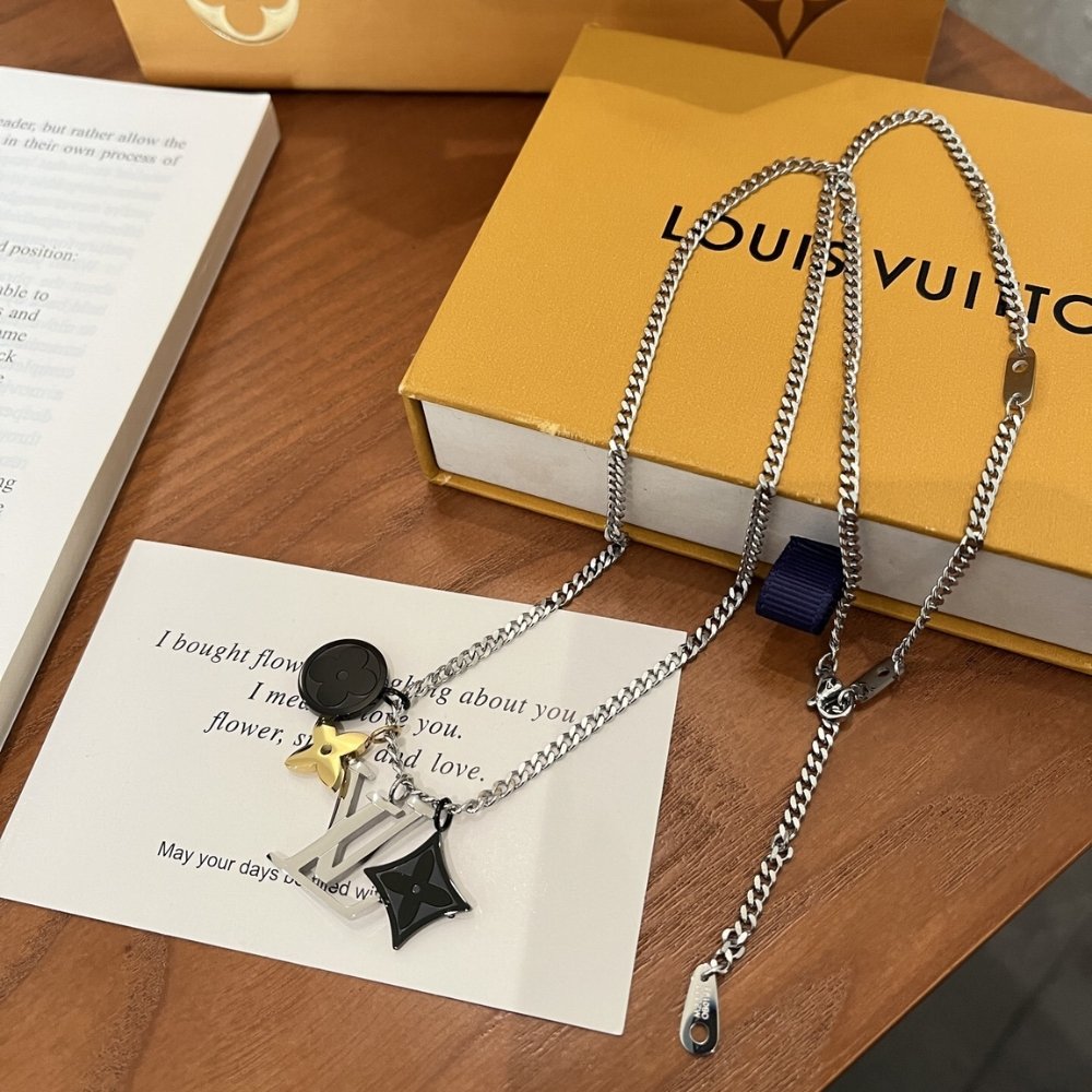 L0vis Vvtt0n Lv Instinct Necklace Silver M00521