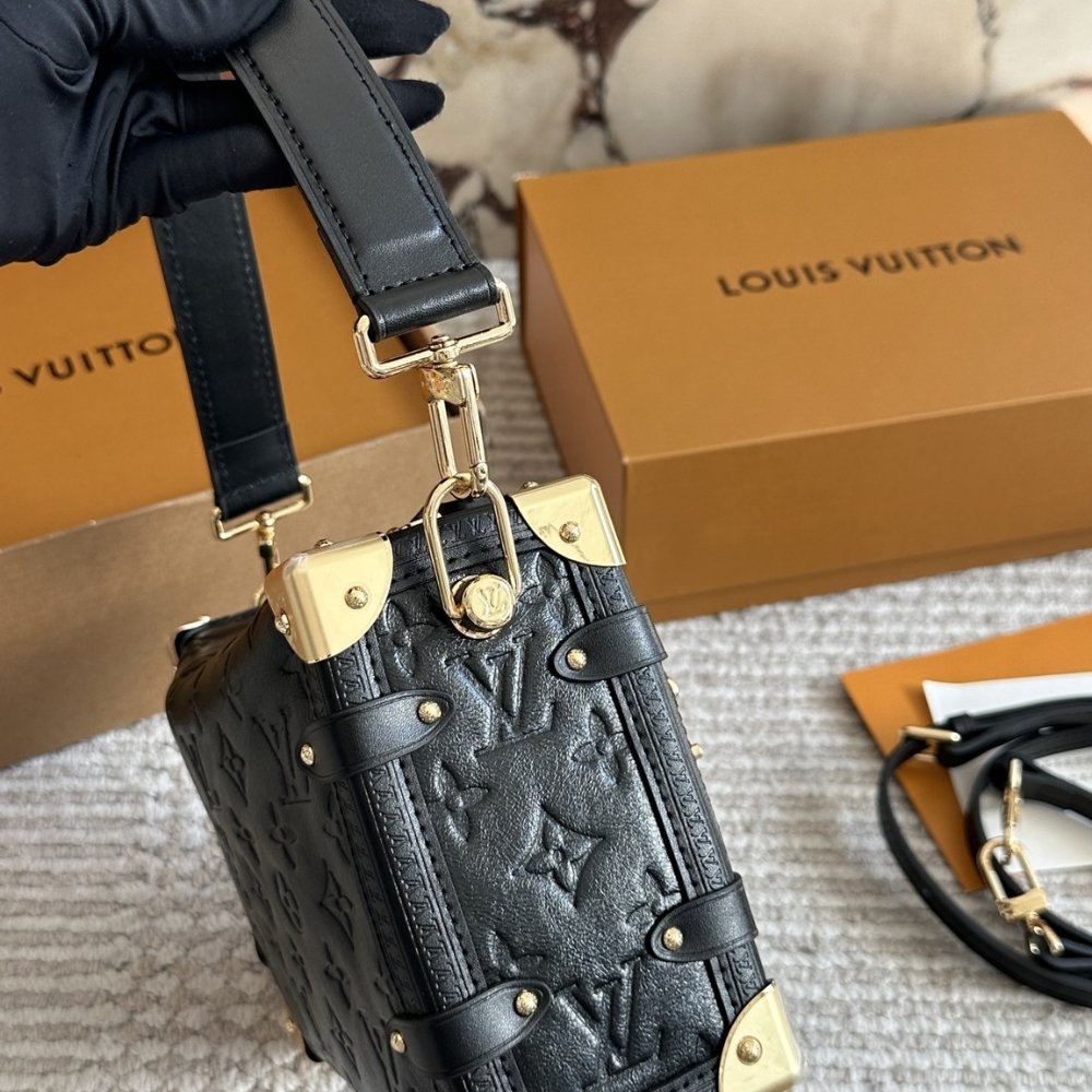 L0vis Vvtt0n MM Side Trunk Bag Gold Metal Black 23Cm